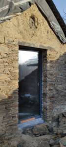 Création d'ouverture dans un mur en pierre et terre